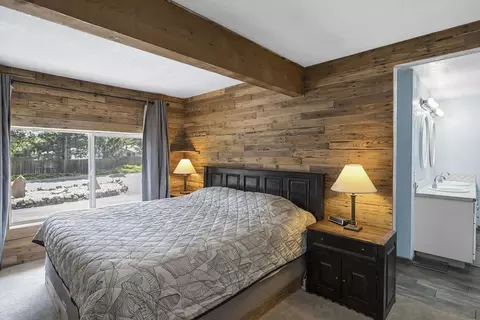 Bedroom - 61585 E Lake Dr, Bend, OR 97702 photo 1 of 6