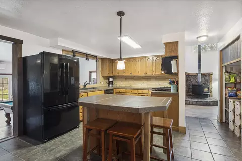 Kitchen - 61585 E Lake Dr, Bend, OR 97702 photo 1 of 4
