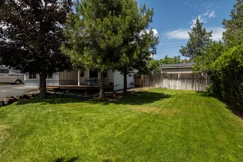 Exterior - 61585 E Lake Dr, Bend, OR 97702 photo 16 of 16