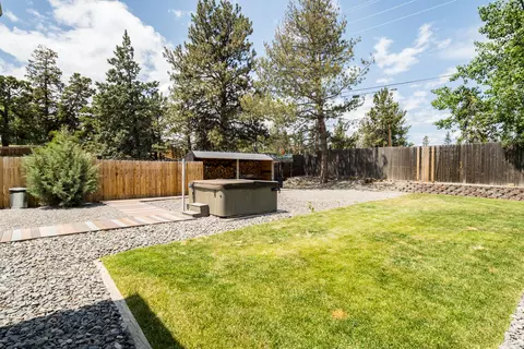 Exterior - 61585 E Lake Dr, Bend, OR 97702 photo 4 of 16