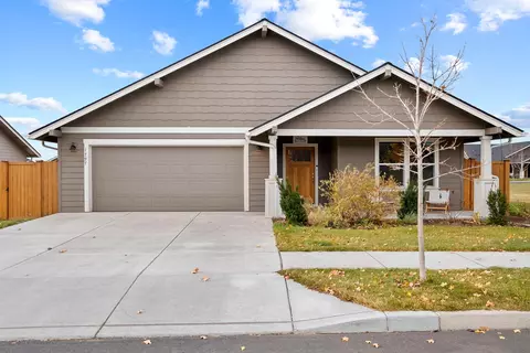 1797 NE 4th St, Redmond, OR 97756