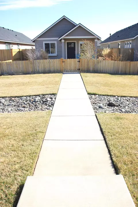 3288 NW 10th St, Redmond, OR 97756