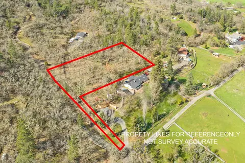 2083 Knowles Rd, Medford, OR 97501