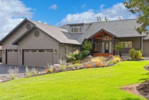920 Cinnamon Teal Dr, Redmond, OR 97756