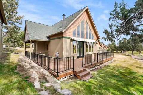 8998 Cliff Swallow Dr, Redmond, OR 97756