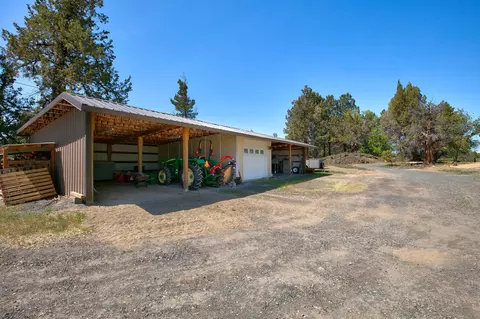 Exterior - 61212 Obernolte Rd, Bend, OR 97701 photo 13 of 17