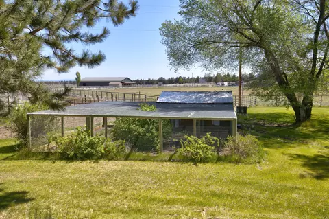 Exterior - 61212 Obernolte Rd, Bend, OR 97701 photo 12 of 17