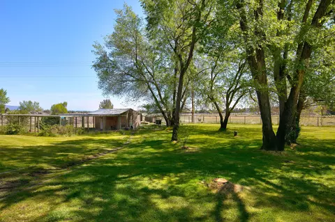 Exterior - 61212 Obernolte Rd, Bend, OR 97701 photo 9 of 17