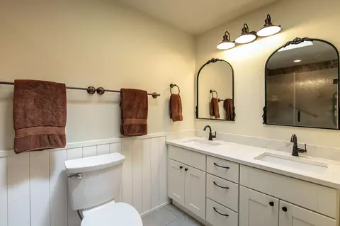 Bath - 61212 Obernolte Rd, Bend, OR 97701 photo 1 of 3