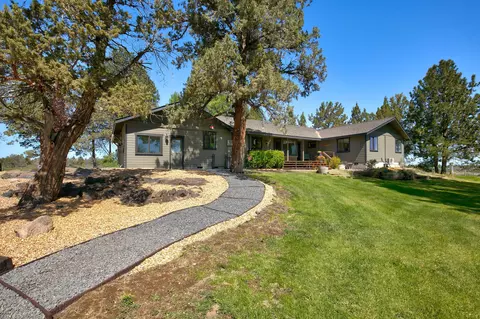 Exterior - 61212 Obernolte Rd, Bend, OR 97701 photo 8 of 17