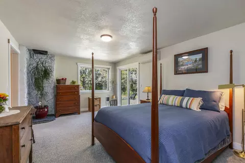 Bedroom - 61212 Obernolte Rd, Bend, OR 97701 photo 1 of 2