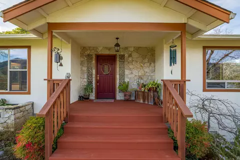 160 Wallace Ln, Grants Pass, OR 97527