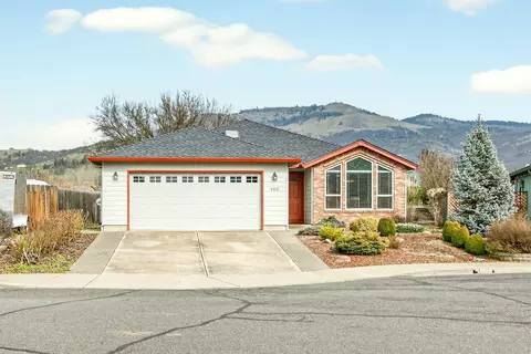 160 Meadow View Dr, Phoenix, OR 97535