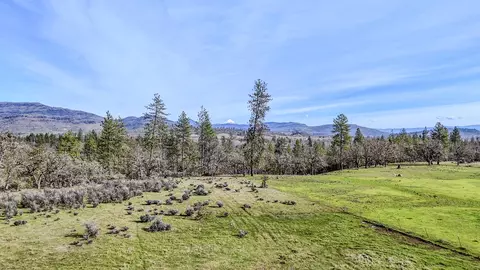 506 Greenleaf Dr, Eagle Point, OR 97524 photo 2