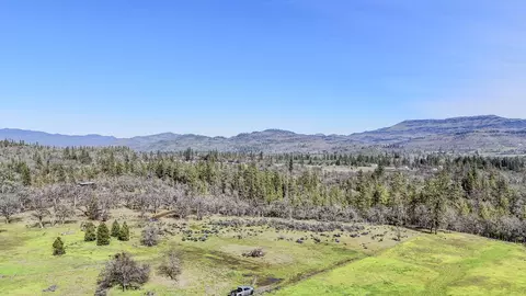 506 Greenleaf Dr, Eagle Point, OR 97524 photo 4