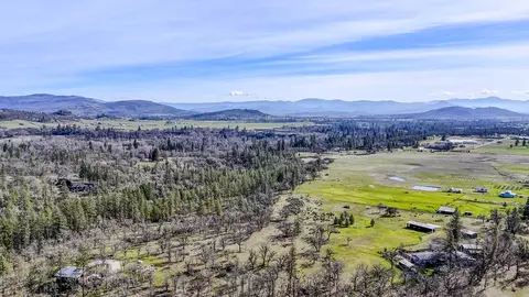 506 Greenleaf Dr, Eagle Point, OR 97524 photo 5