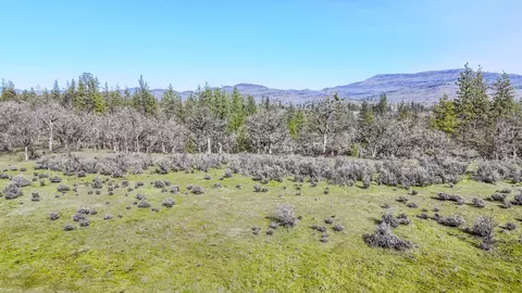 506 Greenleaf Dr, Eagle Point, OR 97524