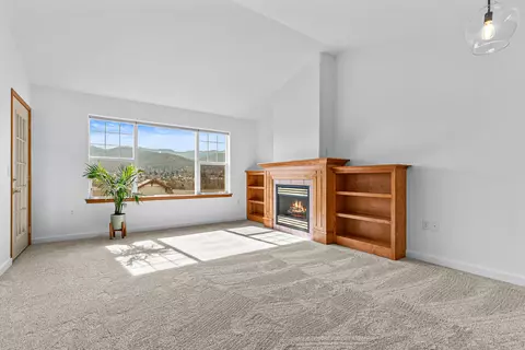 942 Mountain Meadows Cir, Ashland, OR 97520