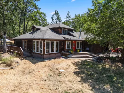 510 Copper Dr, Grants Pass, OR 97527