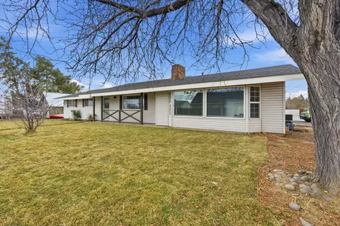 1915 SW 23rd St, Redmond, OR 97756