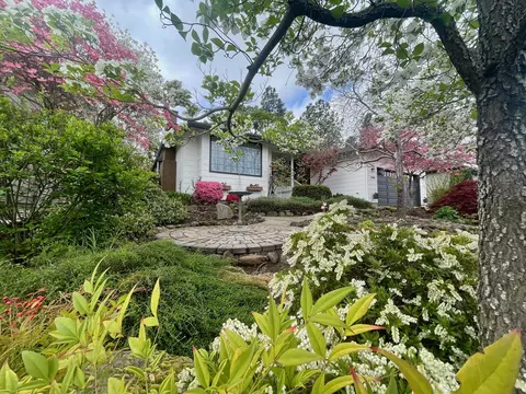 2446 Heritage Way, Medford, OR 97504