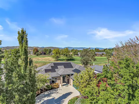 422 Robert Trent Jones Blvd, Eagle Point, OR 97524