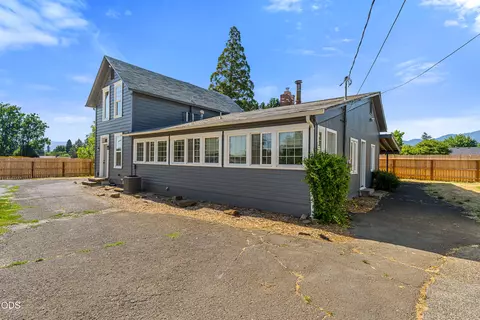 1007 Garfield St, Medford, OR 97501