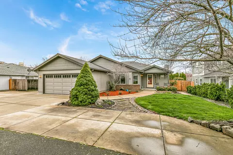1620 Edgevale Ave, Medford, OR 97504