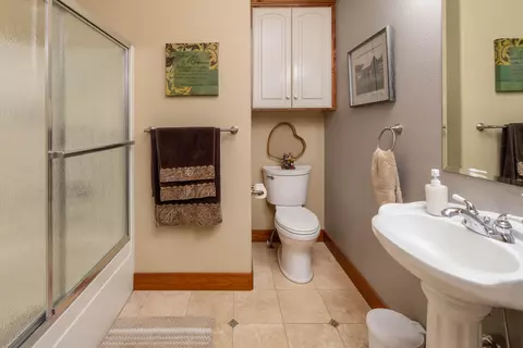 Bath - 3343 NE Stonebrook Loop, Bend, OR 97701 photo 1 of 3