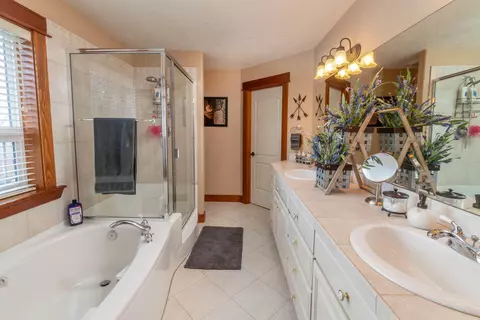 Bath - 3343 NE Stonebrook Loop, Bend, OR 97701 photo 3 of 3