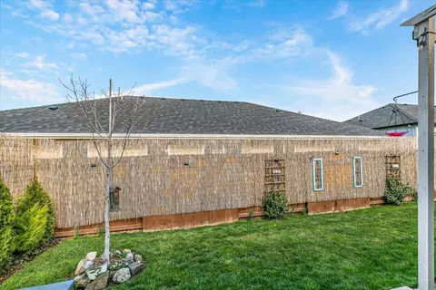 Exterior - 248 Christopher Way, Talent, OR 97540 photo 2 of 8