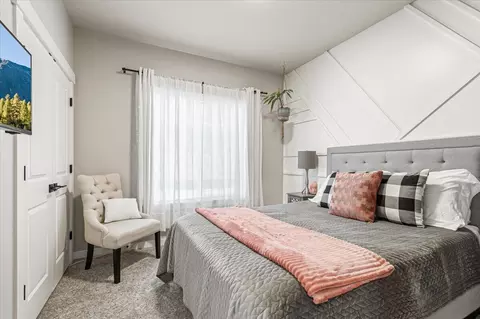 Bedroom - 248 Christopher Way, Talent, OR 97540 photo 4 of 4