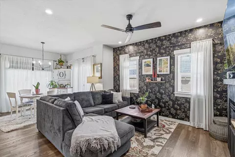 Living - 248 Christopher Way, Talent, OR 97540 photo 1 of 3
