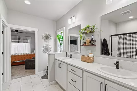 Bath - 248 Christopher Way, Talent, OR 97540 photo 1 of 2