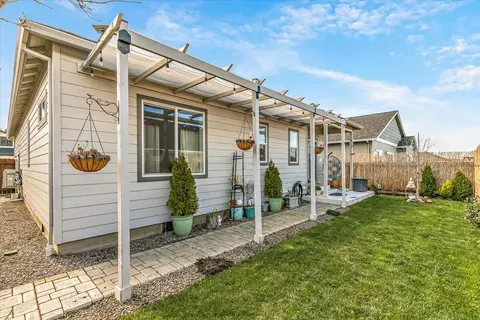 Exterior - 248 Christopher Way, Talent, OR 97540 photo 4 of 8