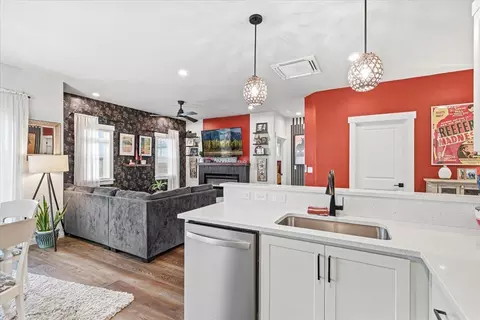 Kitchen - 248 Christopher Way, Talent, OR 97540 photo 4 of 4