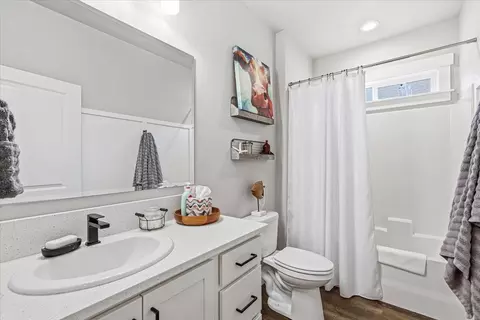 Bath - 248 Christopher Way, Talent, OR 97540 photo 2 of 2