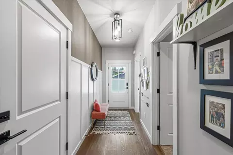Entry Way - 248 Christopher Way, Talent, OR 97540 photo 2 of 3
