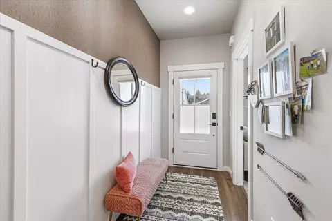 Entry Way - 248 Christopher Way, Talent, OR 97540 photo 1 of 3