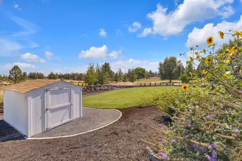Exterior - 21483 Bunchgrass Ct, Bend, OR 97701 photo 14 of 25