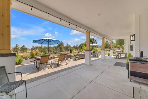 Exterior - 21483 Bunchgrass Ct, Bend, OR 97701 photo 7 of 25
