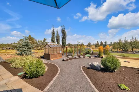 Exterior - 21483 Bunchgrass Ct, Bend, OR 97701 photo 11 of 25