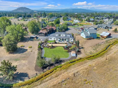 View/Area - 21483 Bunchgrass Ct, Bend, OR 97701 photo 1 of 5