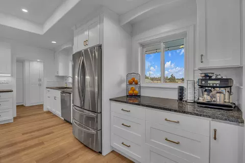 Kitchen - 21483 Bunchgrass Ct, Bend, OR 97701 photo 4 of 4