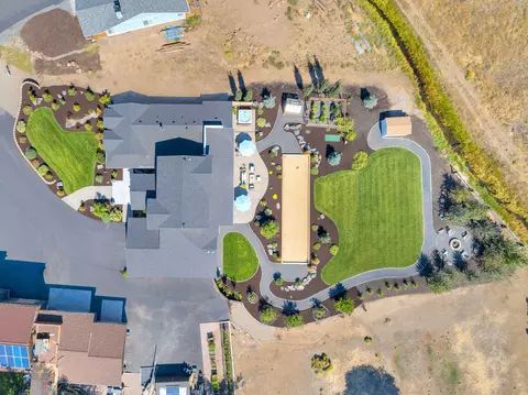 View/Area - 21483 Bunchgrass Ct, Bend, OR 97701 photo 2 of 5