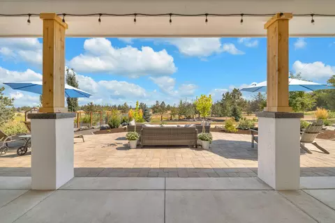 Exterior - 21483 Bunchgrass Ct, Bend, OR 97701 photo 6 of 25