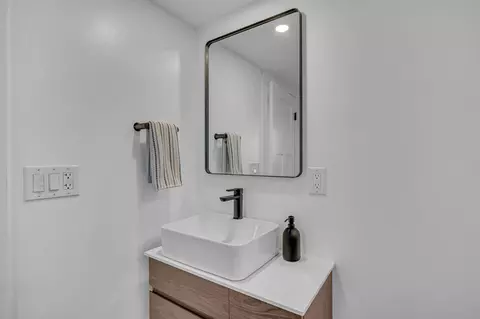 Bath - 21483 Bunchgrass Ct, Bend, OR 97701 photo 3 of 7