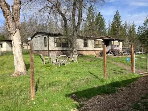 5845 Rhodes Ln, Eagle Point, OR 97524