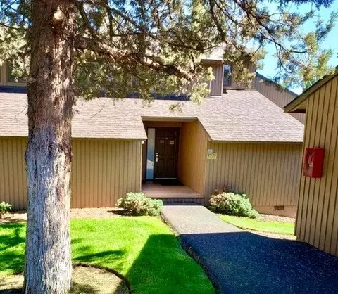 1978 Redtail Hawk Dr #RV21G, Redmond, OR 97756