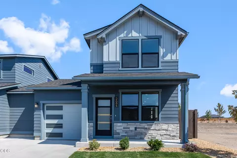 2684 NW 28th St, Redmond, OR 97756
